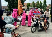 Anggota Polres Tegal Kota Gelar Bhakti Sosial Bagikan Ratusan Nasi Bungkus
