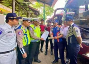 Petugas Gabungan Lakukan Ramp Check Armada Bus