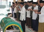 Kullu Nafsin Dzaiqotul Maut, Pj Walikota Tegal Antar Jenazah Gito Musriyono ke Pemakaman