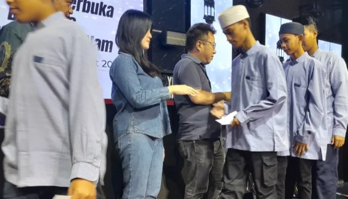 BG Kitchen and Lounge Tegal Santuni Puluhan Anak Yatim Piatu