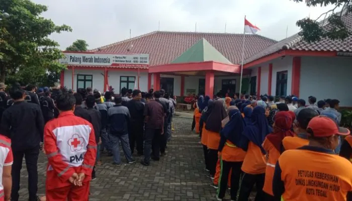 PMI Kota Tegal Bagikan Ratusan Sembako Gratis di Bulan Ramadhan