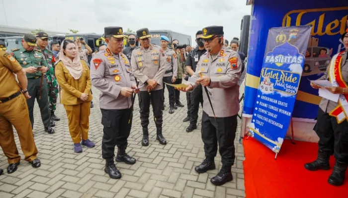 Tinjau Kesiapan Pengamanan Arus Mudik di Brebes, Kapolri Cek Layanan Valet & Ride