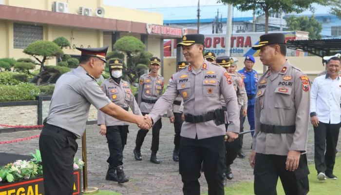 Jelang Purna Tugas, Anggota Polres Tegal Kota Dapat Kado Kenaikan Pangkat