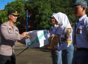 Pelajar SMK Negeri 3 Kota Tegal Dapat Bingkisan Helm, Kaos dan Uang Pembinaan