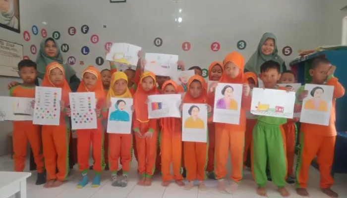 Penuh Semangat, TK Aisyiyah V Kota Tegal Peringati Hardiknas