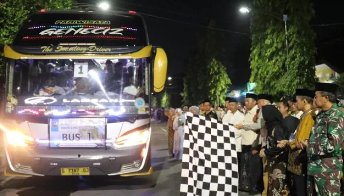 227 Jamaah Calon Haji Kota Tegal Berangkat Menuju Asrama Haji Donohudan Boyolali