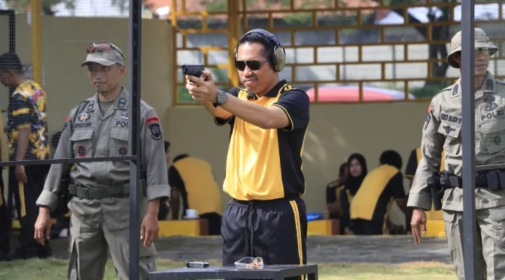 Latihan menembak Polres Tegal