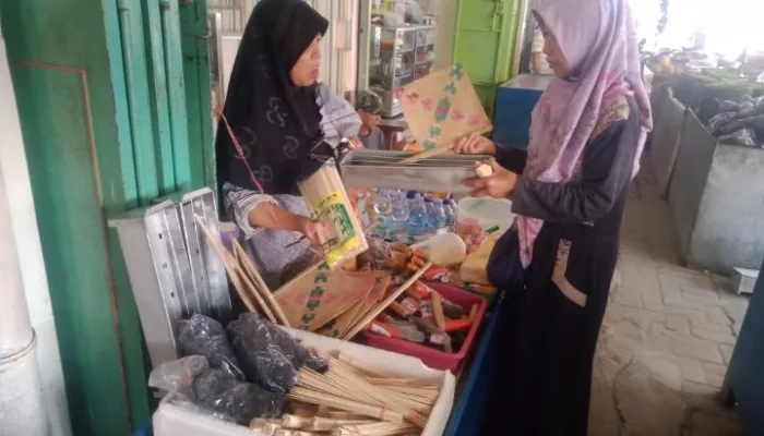 Jelang Idul Adha, Pembeli Perlengkapan Membuat Sate Meningkat