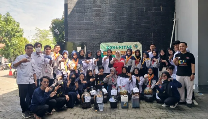 Peringati Hari Lingkungan Hidup, PMI Kabupaten Tegal Ajak Remaja Sulap Limbah Jadi Eco Enzyme