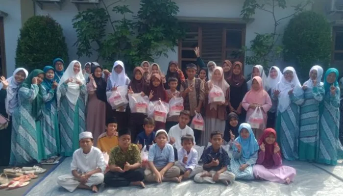 Majlis Ta’lim Asyiqotul Jannah Kota Tegal Gelar Santunan Anak Yatim
