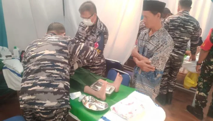 Sinergitas PLN UP 3 Tegal dan TNI Adakan Khitanan Masal