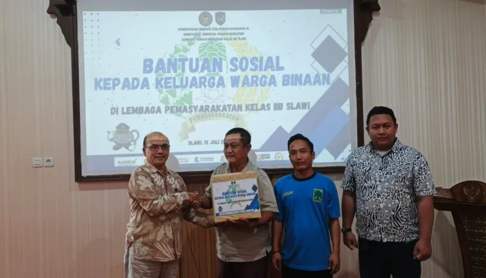 Lapas Slawi Berbagi, Keluarga Warga Binaan Dapat Bansos dan Hasil Panen