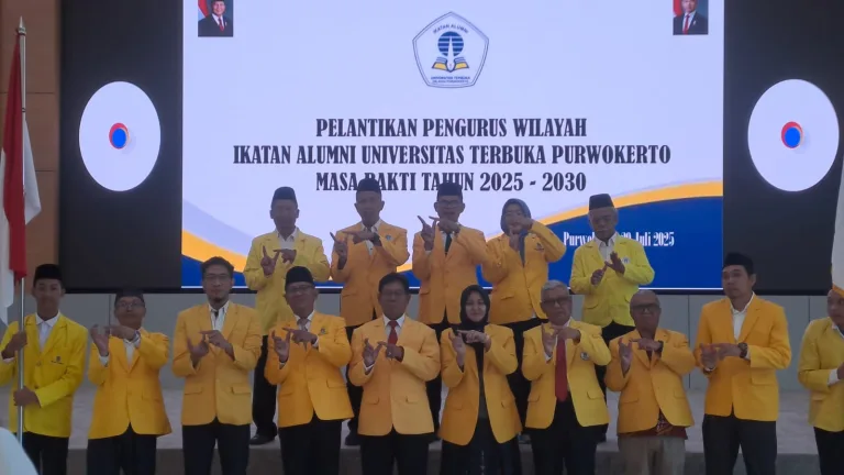 Pengurus IKAUT Cabang Slawi saat pelantikan .Minggu 20 Juli 2025