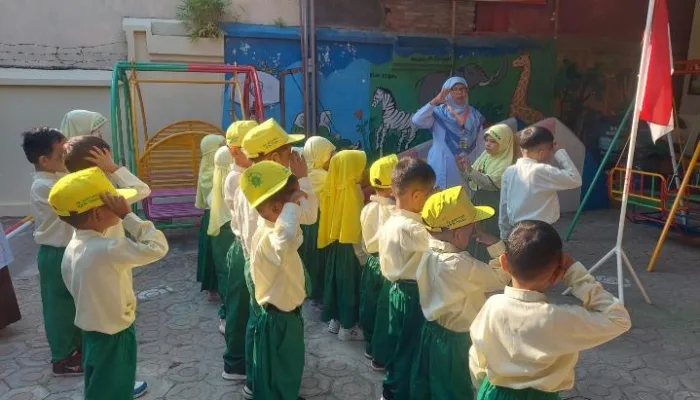 Latih Kedisiplinan Menumbuhkan Rasa Nasionalisme, TK Aisyiyah V Kota Tegal Gelar Upacara