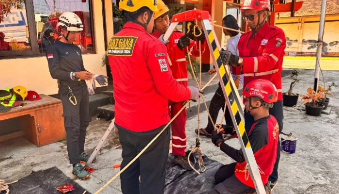 Asah Skill di Ketinggian, PMI Kabupaten Tegal Gelar Refreshment dan Simulasi HART Bersama Basarnas Pemalang