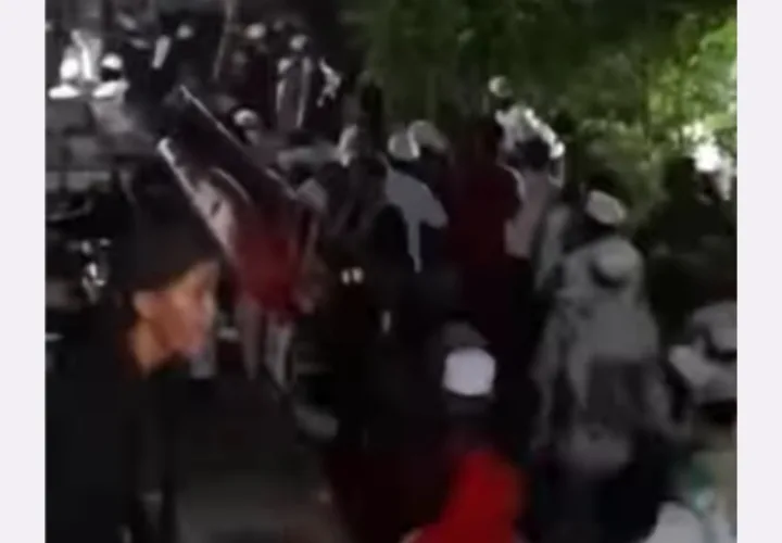 Bentrok Habib Rizieq