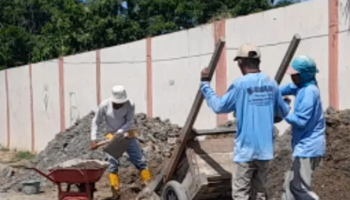 Pekerjaan Urugan Makam Ragasela Sumurpanggang, Kota Tegal Abaikan Kewajiban K3