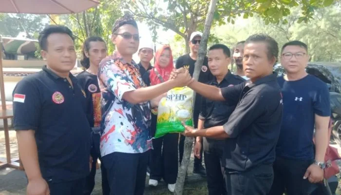 LSM Harimau DPC Tegal Raya Peringati HUT ke-80 RI, Salurkan Bantuan Pangan