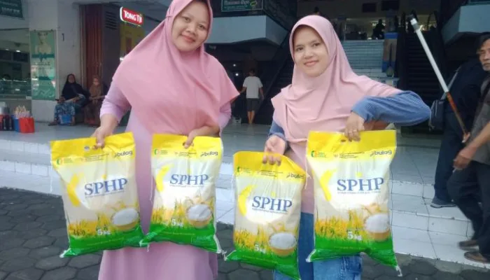 Pedagang Pasar Pagi Kota Tegal Antusias Membeli Beras SPHP, Harga Murah Beras Berkualitas