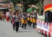 Bukan Hanya Mengamankan, Polres Tegal Ikut Tampil dalam Memeriahkan Karnaval HUT ke-80 RI