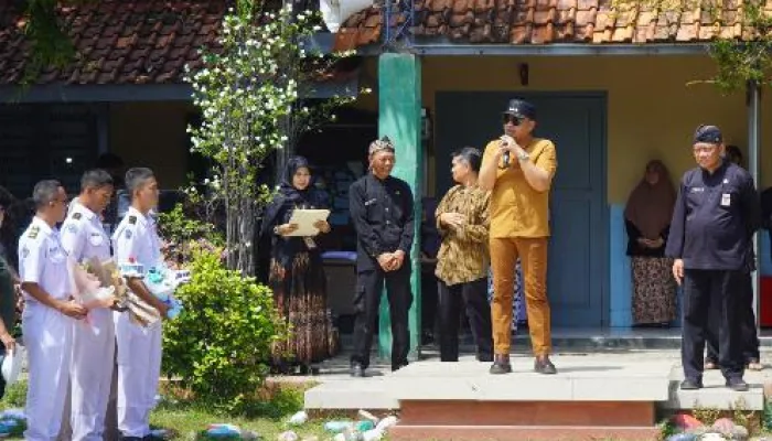 Tiga Pelajar SMK N 3 Tegal Dapat Kejutan dari Dedy Yon, Begini Harapan Dedy Yon