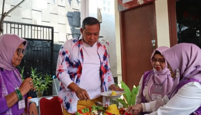 Walikota Bekasi Tri Adhianto Kunjungi Rumah Batik Lansia Selasih