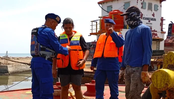 Satpolairud Polres Tegal Kota Gelar Patroli Laut dan Cek Kesehatan Nelayan di Perairan Utara Tegal