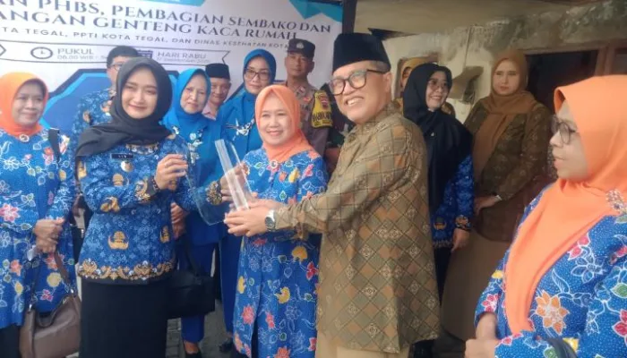 GOW Kota Tegal Gelar Bhakti Sosial Salurkan Genteng Kaca dan Sembako