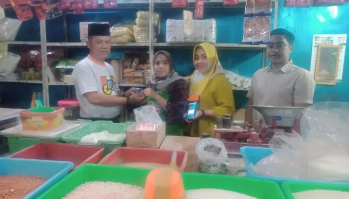 Ratusan E-retribusi Dibagikan Kepada Pedagang Pasar Pagi Kota Tegal