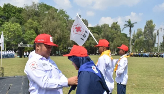 Meriahkan HUT ke-80 PMI, Ribuan Pelajar Padati Pemkab Tegal Ikuti Pengukuhan PMR