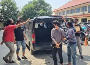 Santai di Kafe, Pria Ini Tak Sadar Sedang Diintai Polisi, Endingnya Bikin Terkejut