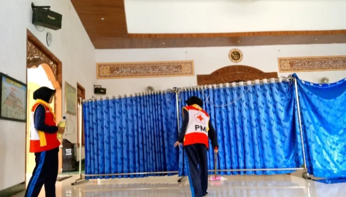 Aksi Forpis PMI Kabupaten Tegal Bikin Heboh, Masjid Al-Hajj Slawi Disulap Jadi Kinclong