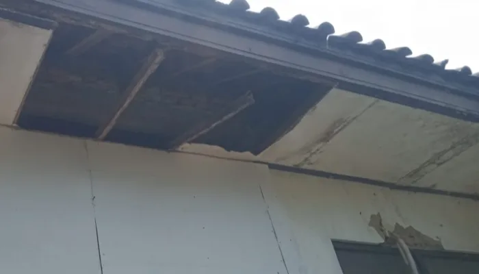Kondisi Eternit Kantor Kelurahan Pekauman Kota Tegal Memprihatinkan