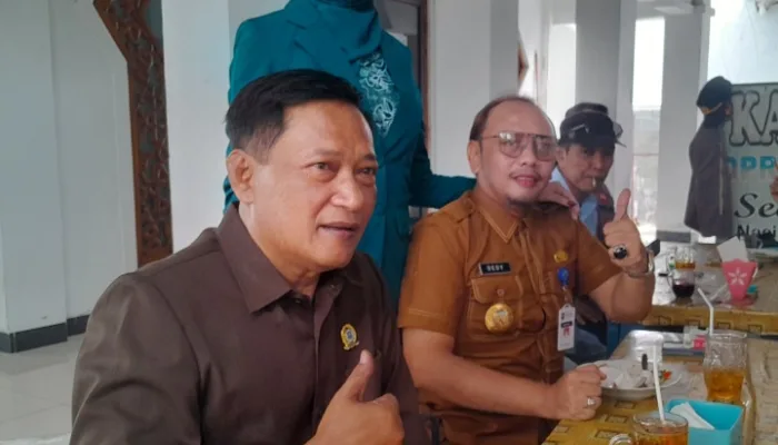 Baru Ada Walikota Tegal Nongkrong Sarapan di “Fraksi Kantin” DPRD