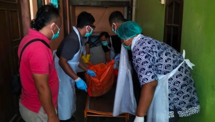 Geger! Mayat Perempuan Ditemukan Meninggal di Kamar Kos