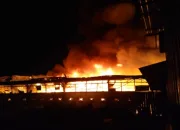 Api Mengamuk di Eks Pabrik Tekstil Tegal, Gudang Pakaian Diduga Jadi Sumber Ledakan Hebat