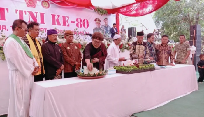 Doa Lintas Agama di Pendopo Ki Djaga Menggala, Habib Luthfi Pimpin Doa untuk TNI agar Kuat dan Dicintai Rakyat