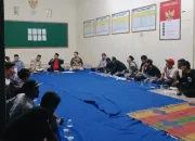 Ratusan Warga Kaladawa Tegal Geruduk Balai Desa, Tagih Janji Kades Soal Pembangunan