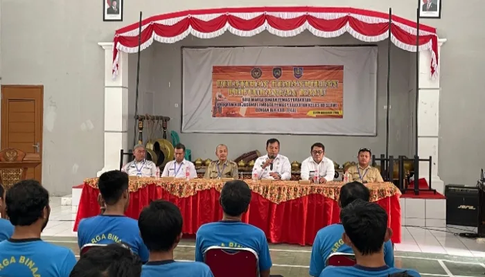 Dari Balik Jeruji Menuju Masa Depan Cerah, Warga Binaan Lapas Slawi Ditempa Jadi Tukang Kayu Andal