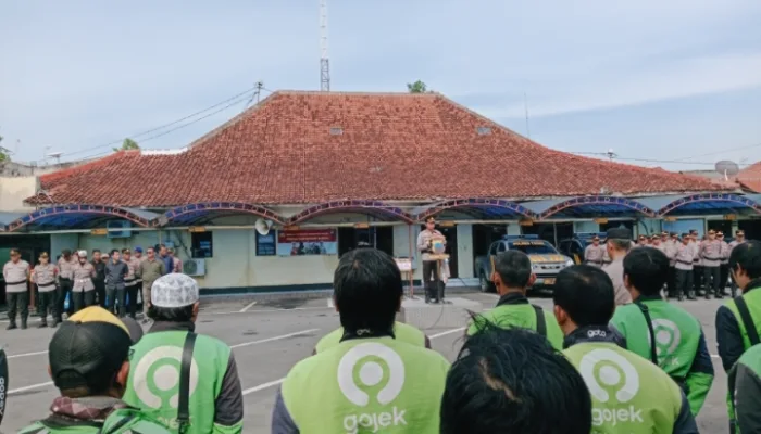 Polisi dan Ojol Bersatu, Polres Tegal Gaungkan Sinergi Jaga Kamtibmas Lewat Apel Harkamtibmas