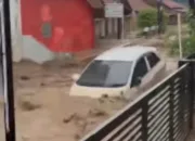 Banjir Hebat Lumpuhkan Bumiayu, Jalan Utama Ditutup