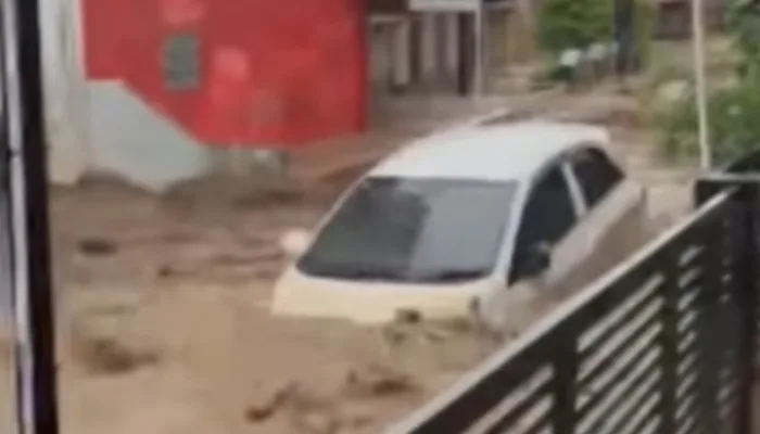 Banjir Hebat Lumpuhkan Bumiayu, Jalan Utama Ditutup