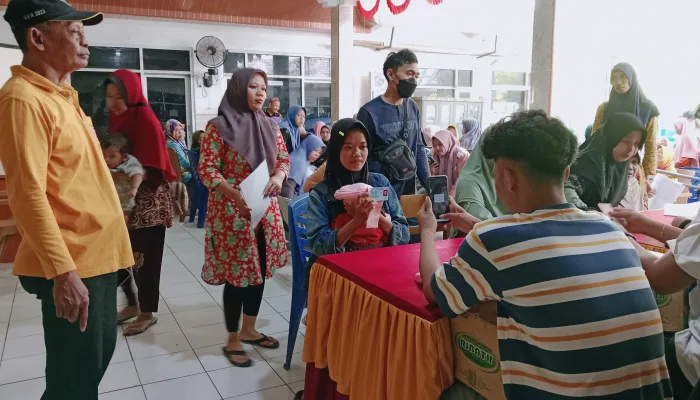 BLT Kesra 2025 Turun di Desa Pesarean, Kades: Satu Rupiah Pun Tidak Boleh Dipotong