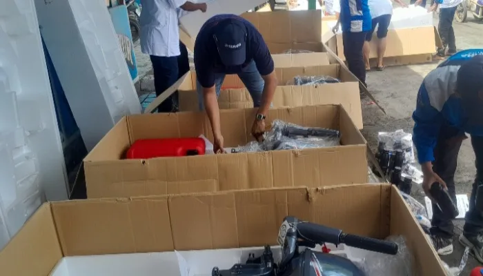 Partai Nasdem Salurkan Bantuan 9 Mesin Kapal Nelayan di Kota Tegal