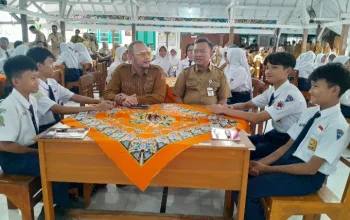 Digitalisasi Pendidikan Kota Tegal: 203 Sekolah Terima Bantuan Interactive Flat Panel (IFP)