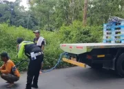 Truk Semen dan Angkot Mogok di Jalur Guci Tegal, Polisi Cegah Kemacetan Panjang