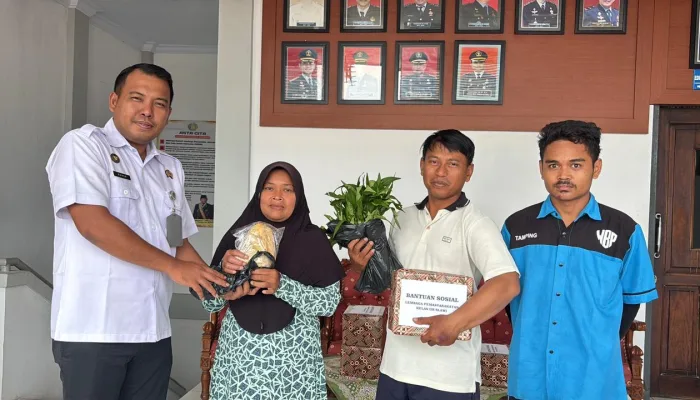 Sentuh Hati Keluarga WBP, Lapas Slawi Salurkan Bansos untuk Enam Keluarga
