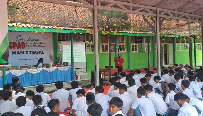 MAN 2 Tegal Siaga, PMI Latih 785 Siswa Hadapi Puting Beliung dalam Sosialisasi SPAB