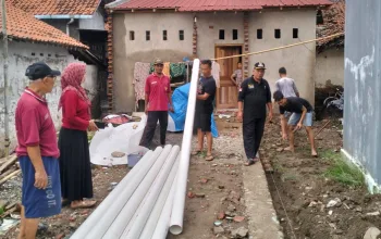 Kompak Hadapi Banjir, Warga Desa Kaladawa Bangun Saluran Air Bersama
