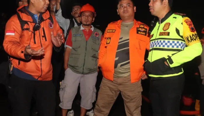 Hujan Lebat Rendam Underpass Prupuk, Sinergi TNI-Polri dan Pemkab Tegal Cepat Pulihkan Arus Lalin